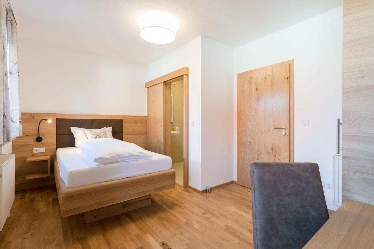 Gasthof-Pension Brauner Hirsch In Alfeld - Mittelfranken Buitenkant foto