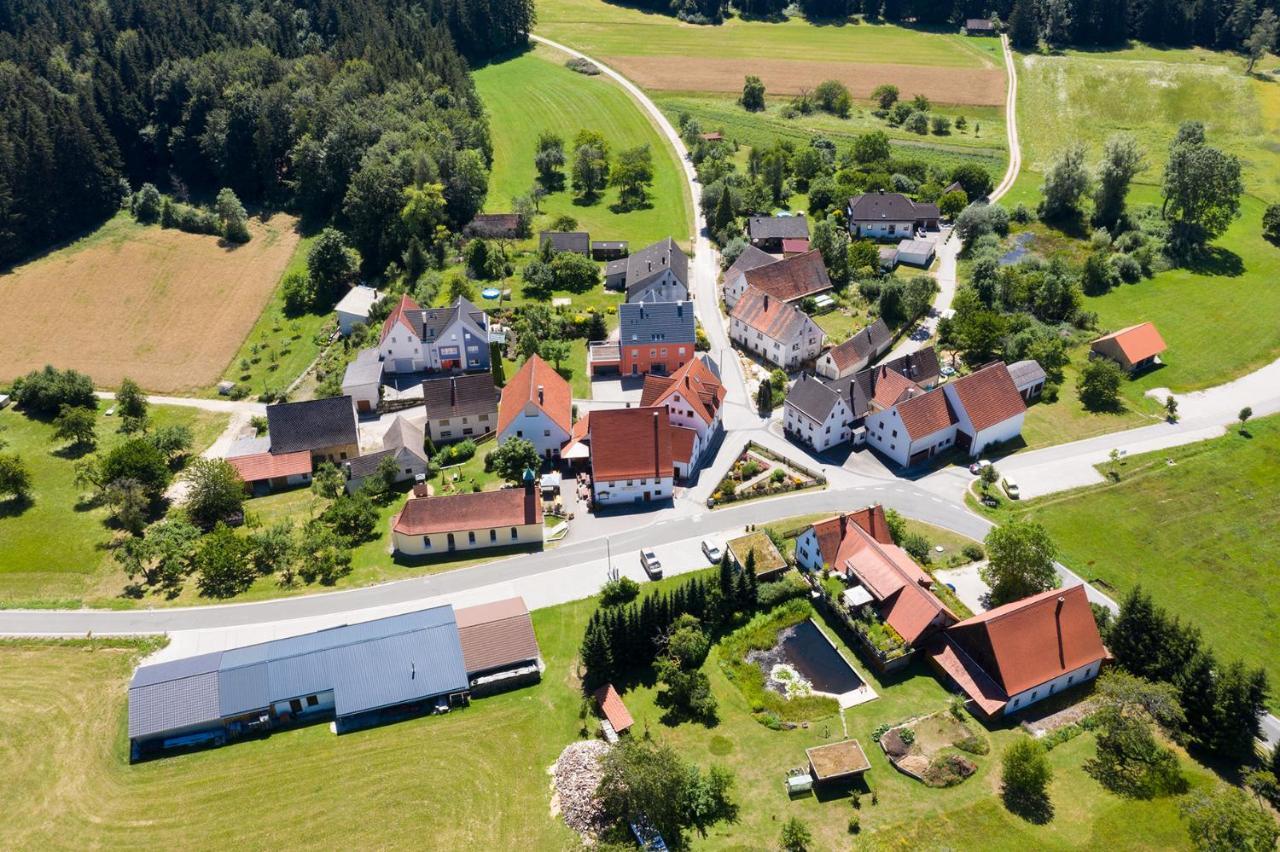 Gasthof-Pension Brauner Hirsch In Alfeld - Mittelfranken Buitenkant foto