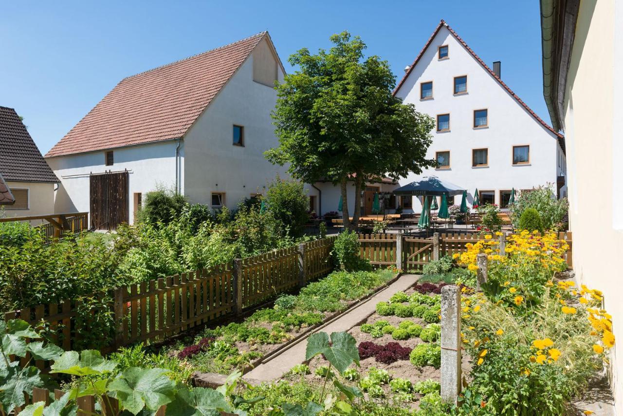 Gasthof-Pension Brauner Hirsch In Alfeld - Mittelfranken Buitenkant foto